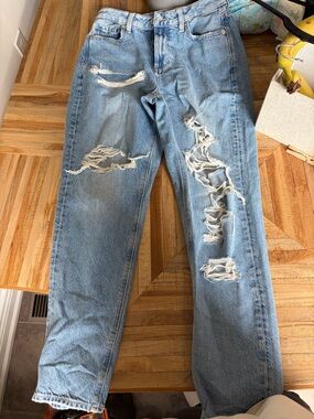 American Eagle Outfitters Light Blue Ripped Relaxed Jeans size 4